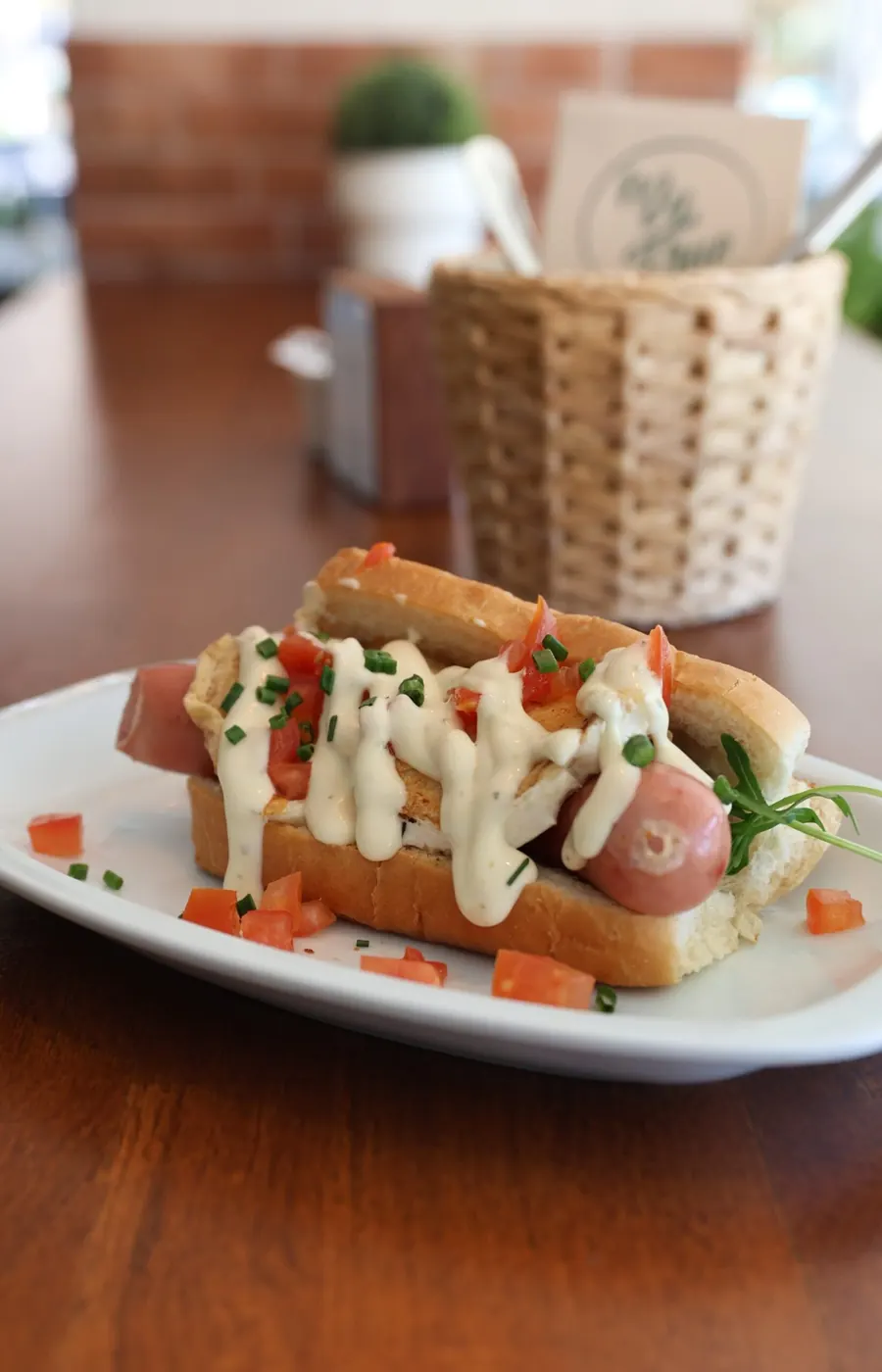 Hot Dogs im hausgemachten Briochebrötchen